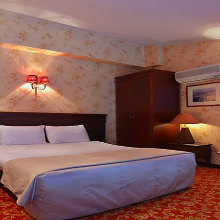 Hotel Pera Rose & 4*