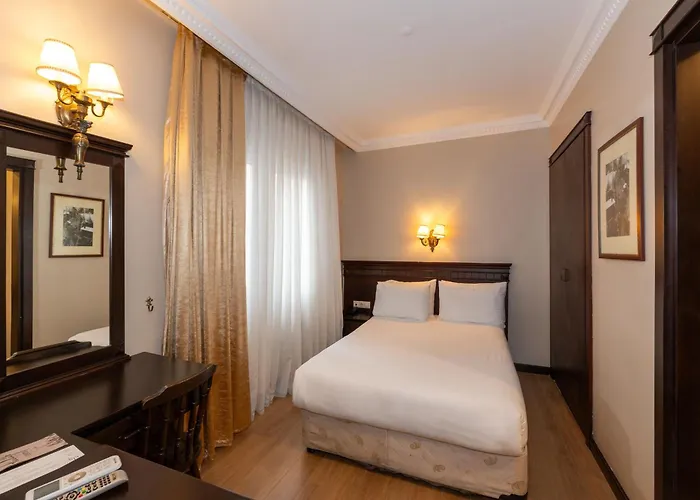 Pera Rose & - Special Category 4*