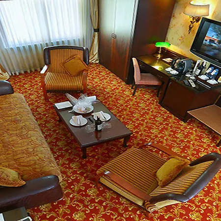 Hotel Pera Rose & 4*