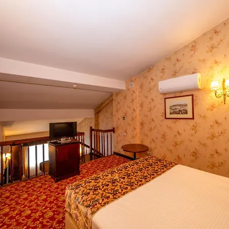 Hotel Pera Rose & 4*