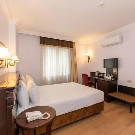 Hotel Pera Rose & 4*
